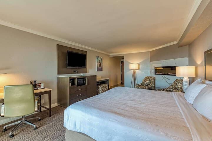 Room 17 of 150