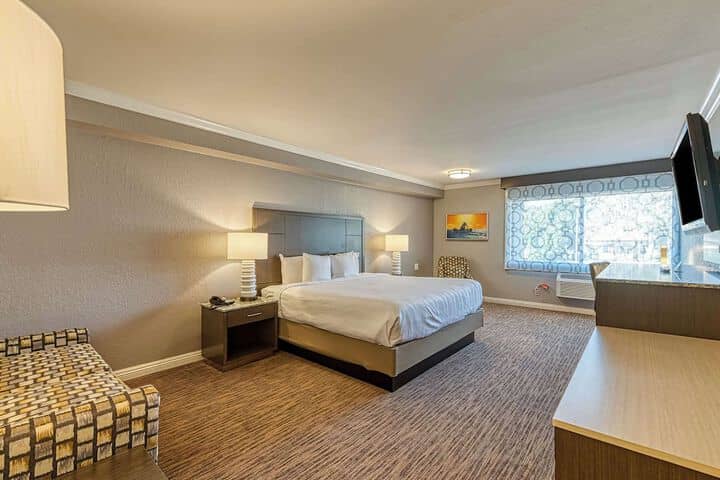 Room 53 of 150