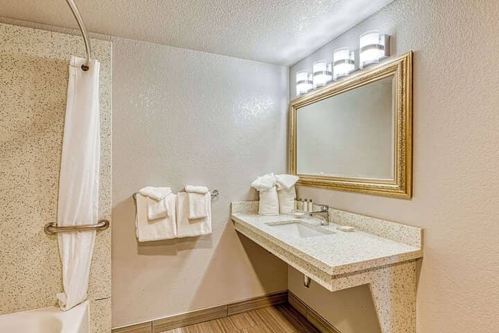 Room 11 of 150