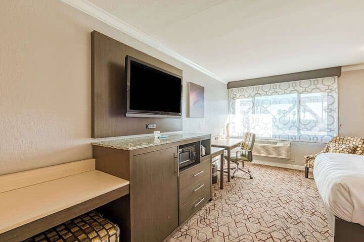 Room 25 of 150