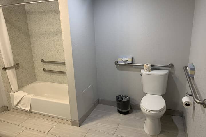 Room 107 of 150